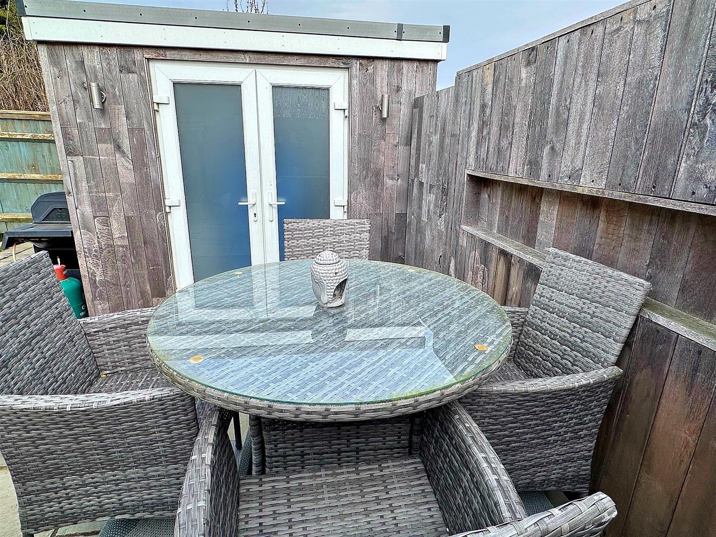 3 Bedroom House - End Terrace. Faversham Road in Eastbourne, East Sussex 16